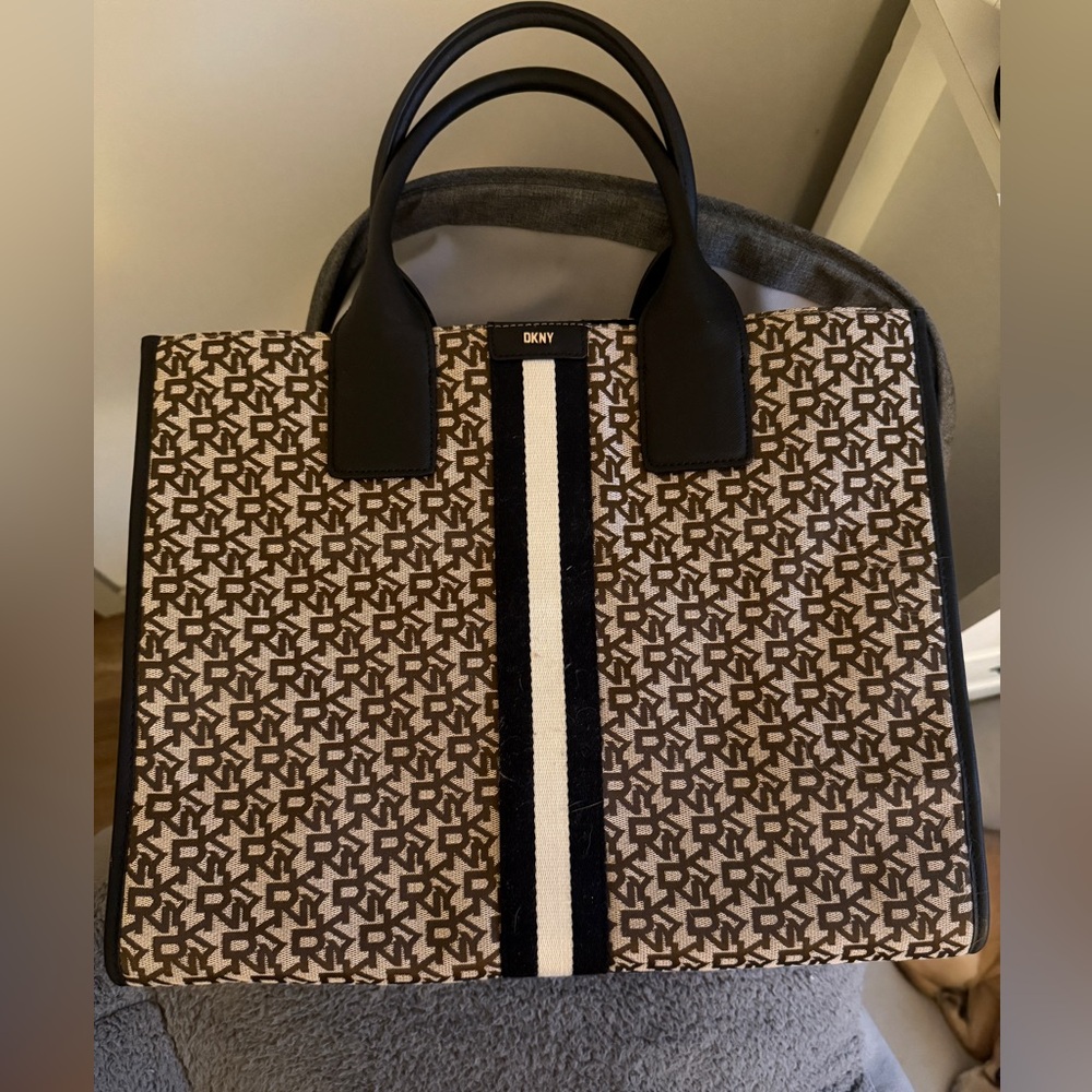 DKNY Carlita Large Book Tote - used twice